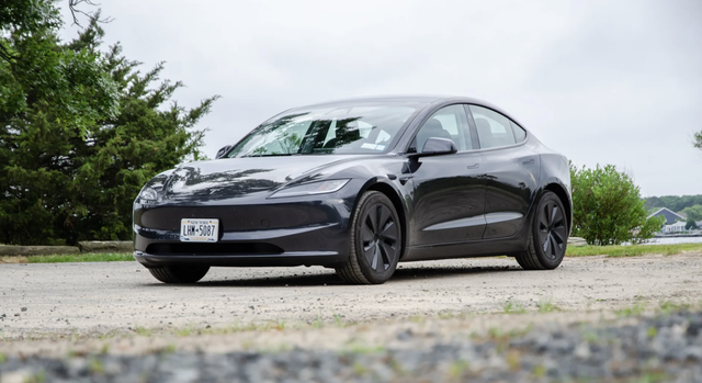 10 &ocirc; t&ocirc; điện qua sử dụng được ưa chuộng nhất năm 2025: Xe Mỹ &aacute;p đảo - Ảnh 1.