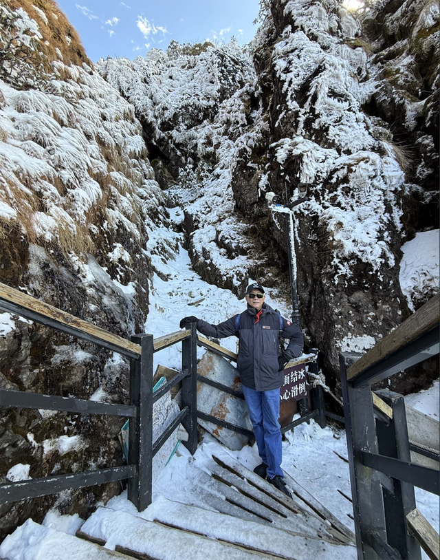 Chuyến du lịch nước ngoài đầu tiên cùng nhau của hai cha con - Ảnh 2.