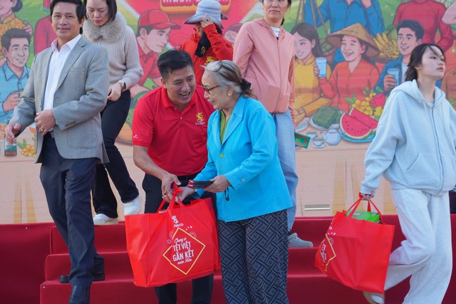 SABECO mang phong vị tết đến to&agrave;n quốc, khởi động tại l&agrave;ng biển H&ograve;a Hiệp, Đắk Lắk - Ảnh 4.