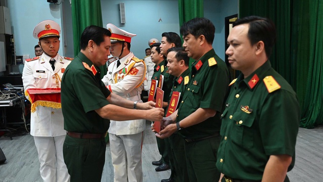 TP . HCM đưa hơn 300 sĩ quan qu&acirc;n đội về Ban Chỉ huy qu&acirc;n sự cấp x&atilde; - Ảnh 1.