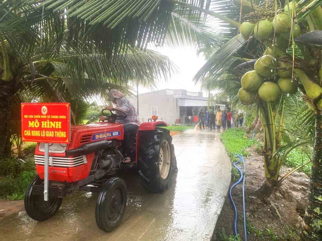 Cựu chiến binh s&aacute;ng chế m&aacute;y ch&agrave; rong gi&uacute;p người d&acirc;n đi lại an to&agrave;n - Ảnh 1.