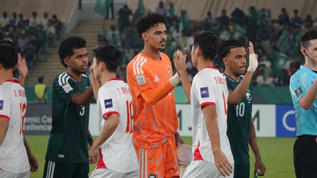 Truyền th&ocirc;ng H&agrave;n Quốc tấm tắc: U.23 Việt Nam nhỏ b&eacute; nhất nh&igrave; giải ch&acirc;u &Aacute; nhưng vẫn bay cao- Ảnh 1.