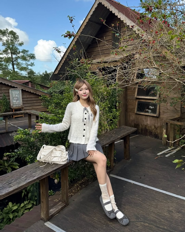 Cardigan và chân váy ngắn - bản phối ngọt ngào, đầy phóng khoáng - Ảnh 3.