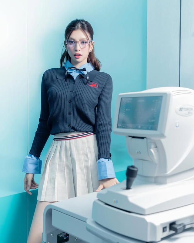 Cardigan và chân váy ngắn - bản phối ngọt ngào, đầy phóng khoáng - Ảnh 4.