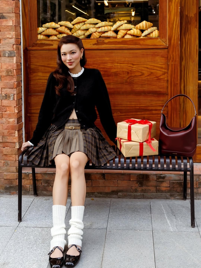 Cardigan và chân váy ngắn - bản phối ngọt ngào, đầy phóng khoáng - Ảnh 8.