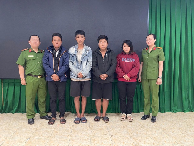 C&ocirc;ng an TP.HCM bắt nh&oacute;m trộm nhiều r&ugrave;a của ch&ugrave;a Tri&ecirc;m Phước - Ảnh 1.