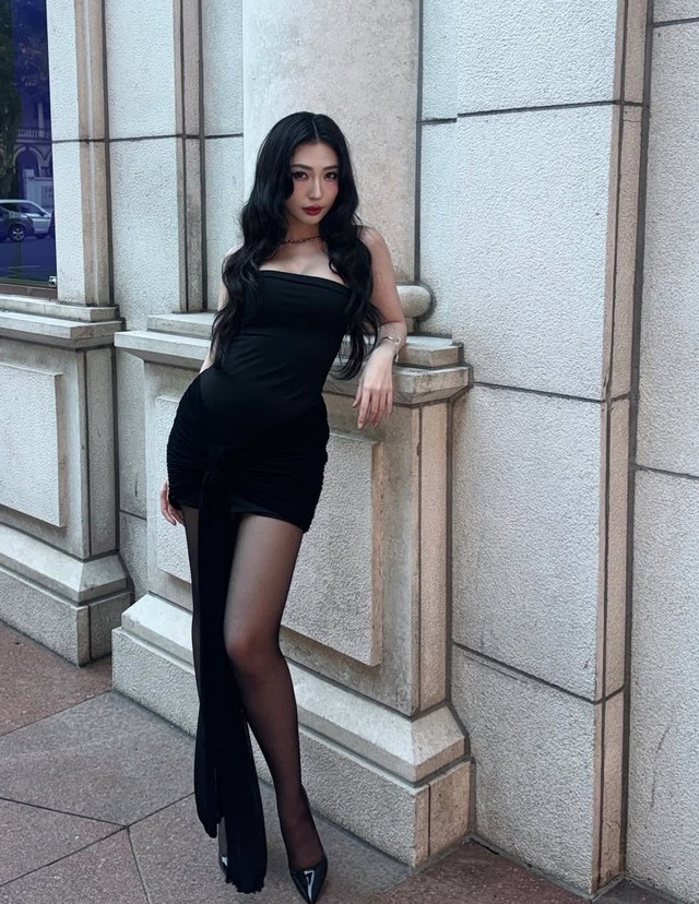 Đôi chân thon gọn với quần tất đen - Ảnh 5.