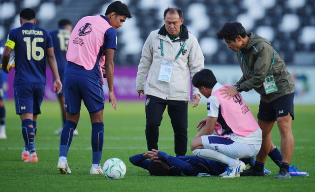 HLV Thawatchai buồn và thất vọng: ‘U.23 Thái Lan đã làm tất cả những gì có thể, nhưng…’- Ảnh 1. HLV Thawatchai buồn và thất vọng: ‘U.23 Thái Lan đã làm tất cả những gì có thể, nhưng…’- Ảnh 1.