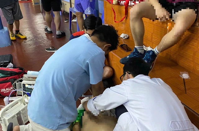 TP.HCM: Huấn luyện viên cầu lông 63 tuổi đột tử trên sân- Ảnh 1. TP.HCM: Huấn luyện viên cầu lông 63 tuổi đột tử trên sân- Ảnh 1.