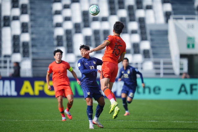 U.23 Thái Lan bị loại vì không thắng Trung Quốc, Úc giật vé đi tiếp khó tin: Đủ 8 đội vào tứ kết- Ảnh 2. U.23 Thái Lan bị loại vì không thắng Trung Quốc, Úc giật vé đi tiếp khó tin: Đủ 8 đội vào tứ kết- Ảnh 2.