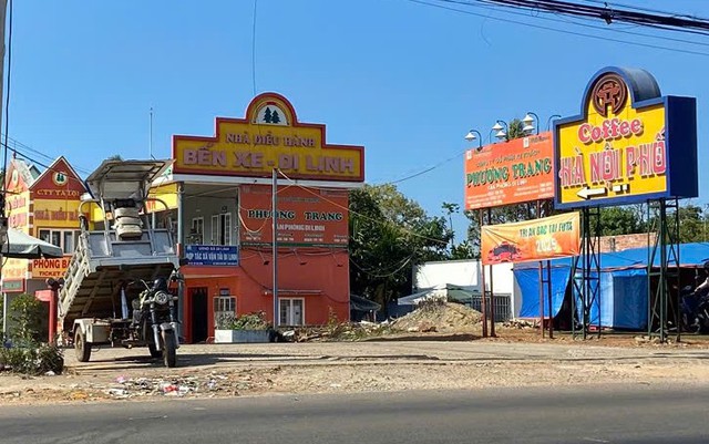 L&acirc;m Đồng khẩn trương thu gom r&aacute;c sinh hoạt &ugrave;n ứ dọc quốc lộ 20  - Ảnh 2.