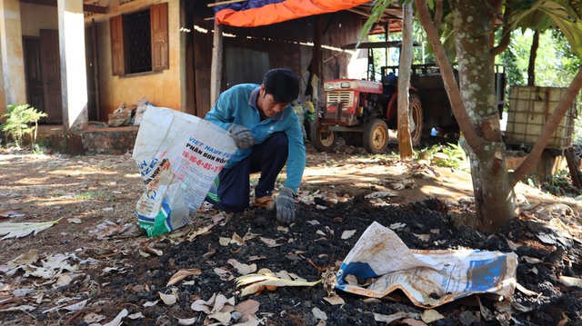 &Ocirc;ng Dũng khuyết tật đội nắng v&aacute; đường ở Đồng Nai, c&oacute; tiền cũng kh&ocirc;ng l&agrave;m được- Ảnh 4.