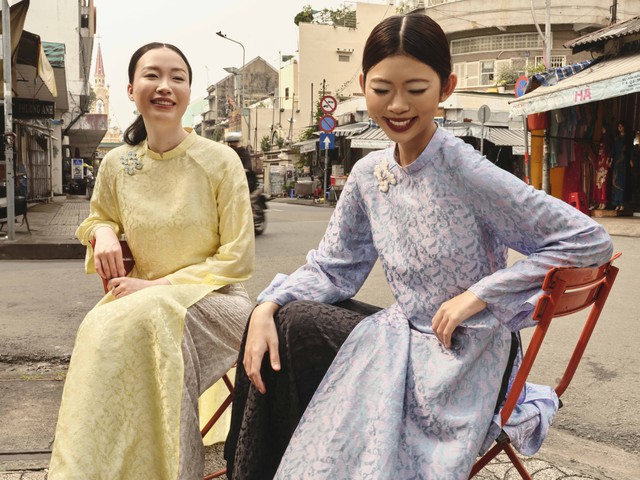 Áo dài, lụa tơ tằm và nhịp sống hiện đại mùa tết 2026 Áo dài, lụa tơ tằm và nhịp sống hiện đại - Ảnh 1.