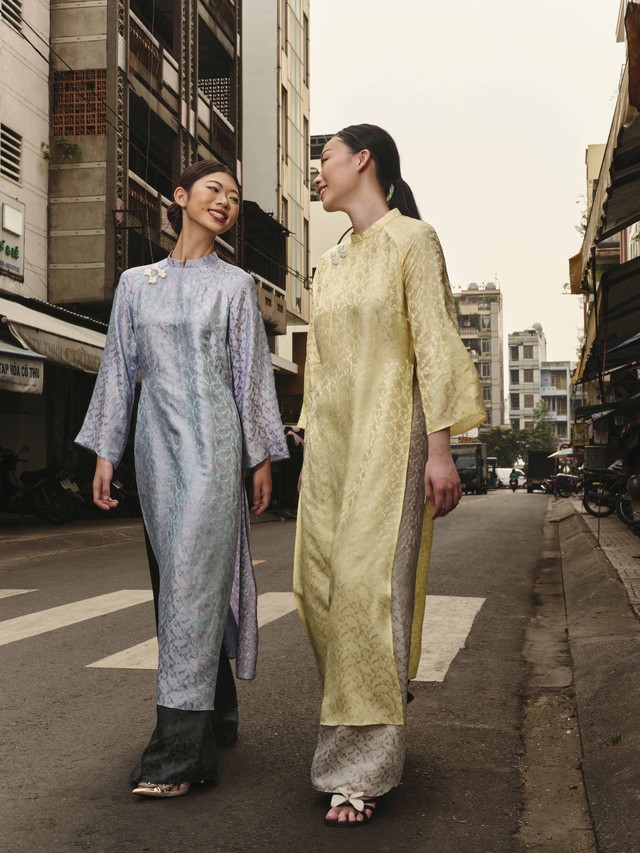 Áo dài, lụa tơ tằm và nhịp sống hiện đại mùa tết 2026 Áo dài, lụa tơ tằm và nhịp sống hiện đại - Ảnh 3.