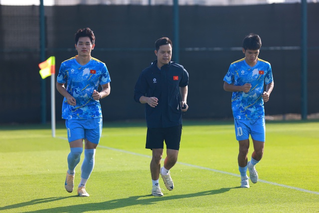 Đ&igrave;nh Bắc v&agrave; Văn Thuận - hai ng&ocirc;i sao tấn c&ocirc;ng U.23 Việt Nam phải tập ri&ecirc;ng- Ảnh 1.
