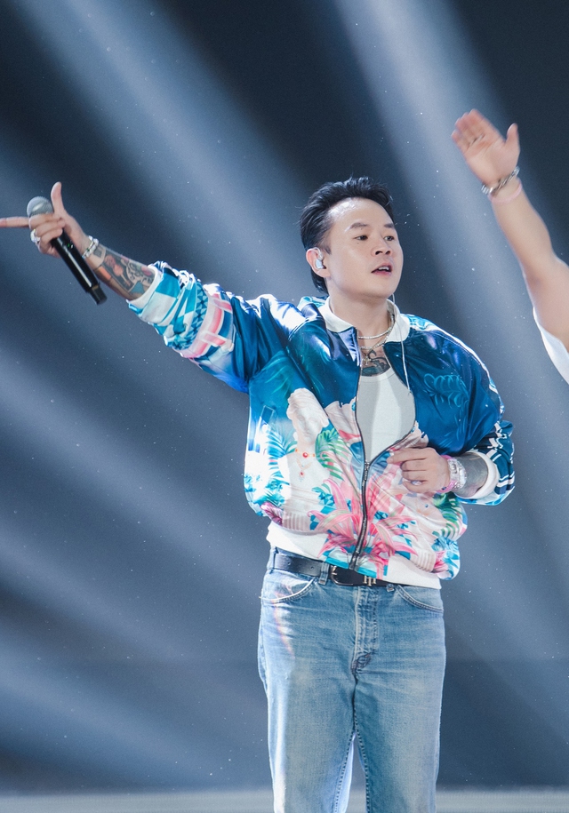 Vợ chồng Cường Seven, Vũ Ngọc Anh khoe street style ấn tượng- Ảnh 3.