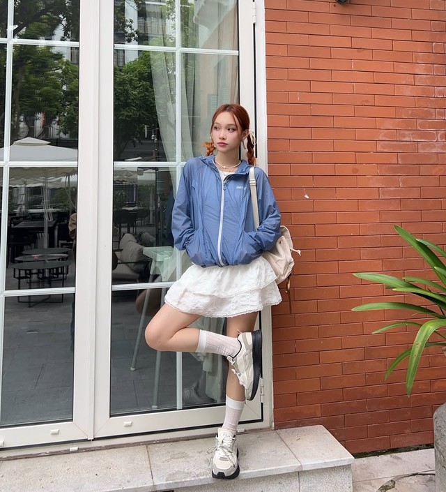 Áo khoác và giày sneaker, bản phối linh hoạt cho nàng hiện đại - Ảnh 3.