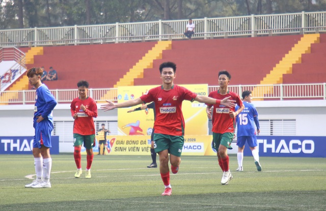 Trường ĐH S&agrave;i G&ograve;n 2-0 Trường CĐ B&aacute;ch khoa S&agrave;i G&ograve;n: C&uacute; sốc ở nh&oacute;m 4 - Ảnh 2.