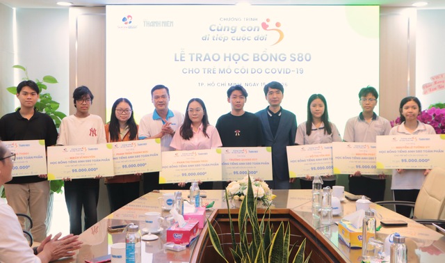 Trao 15 suất học bổng tiếng Anh gần 1,5 tỉ đồng cho học sinh, sinh vi&ecirc;n - Ảnh 2.