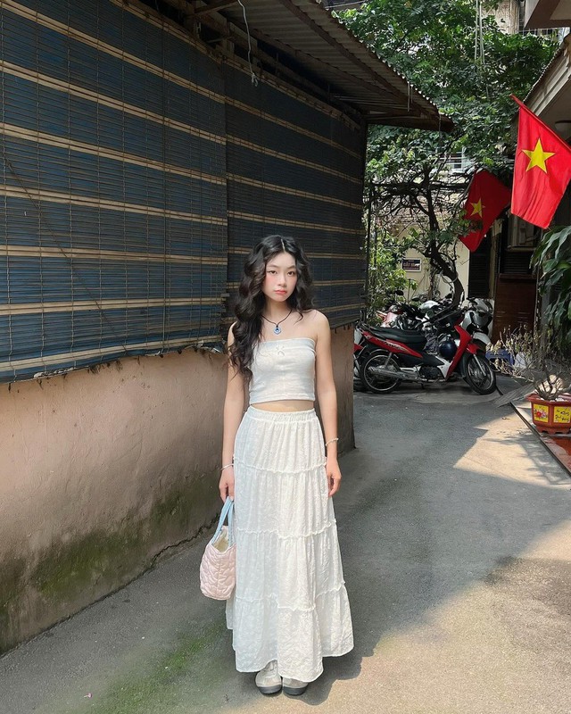 Tôn eo thon với bản phối áo crop top, áo quây và chân váy xếp tầng - Ảnh 3.