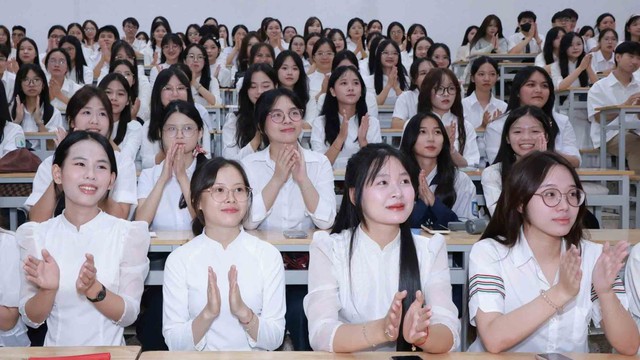 Xu hướng tuyển sinh 2026: Siết xét tuyển học bạ, bùng nổ AI - Ảnh 1.