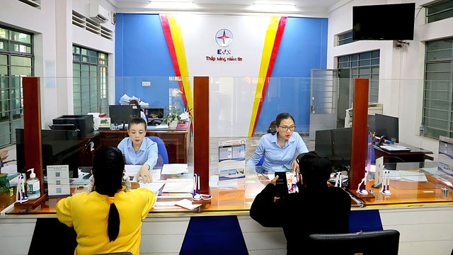 PC Gia Lai nâng cao hiệu quả thu tiền điện sau sáp nhập - Ảnh 1.