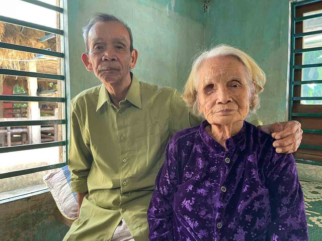 Những c&acirc;u chuyện thời hoa lửa: Chuyện t&igrave;nh ph&iacute;a sau cuộc chiến - Ảnh 1.