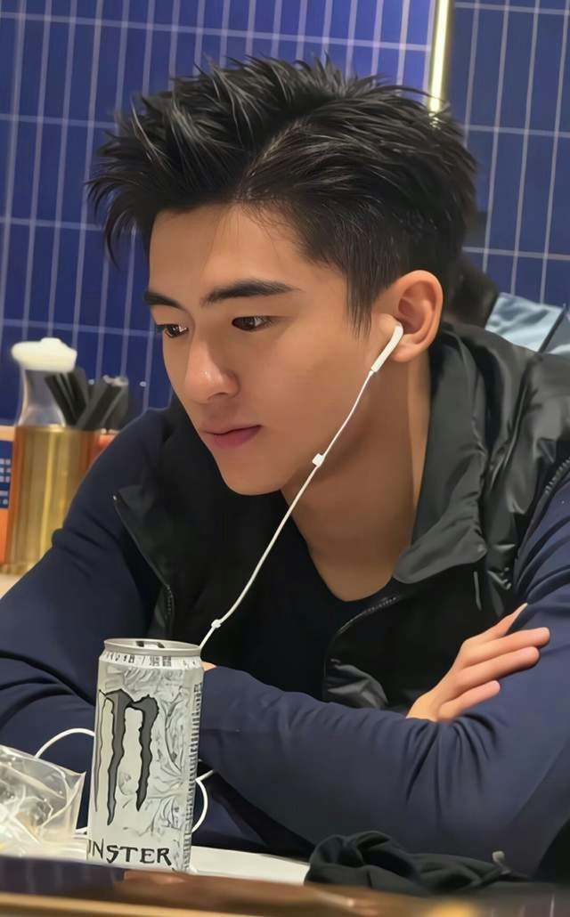 Con trai Trương B&aacute; Chi v&agrave; Tạ Đ&igrave;nh Phong l&agrave; 'thế hệ F2' s&aacute;ng gi&aacute; nhất Cbiz - Ảnh 3.