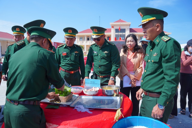 'Chung vị tết Việt - Gắn kết muôn miền' đang diễn ra tại 16 tỉnh, thành phố- Ảnh 3. 'Chung vị tết Việt - Gắn kết muôn miền' đang diễn ra tại 16 tỉnh, thành phố- Ảnh 3.