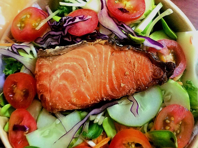 B&aacute;c sĩ khuy&ecirc;n người tr&ecirc;n 50 tuổi n&ecirc;n ăn những m&oacute;n n&agrave;y mỗi tuần- Ảnh 1.