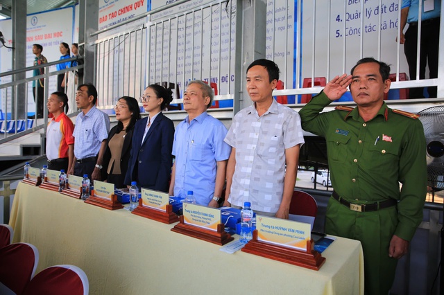 H&agrave;ng ng&agrave;n người &lsquo;tiếp lửa&rsquo; lễ khai mạc v&ograve;ng loại T&acirc;y Nam bộ TNSV THACO cup 2026- Ảnh 6.