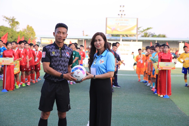 H&agrave;ng ng&agrave;n người &lsquo;tiếp lửa&rsquo; lễ khai mạc v&ograve;ng loại T&acirc;y Nam bộ TNSV THACO cup 2026- Ảnh 18.