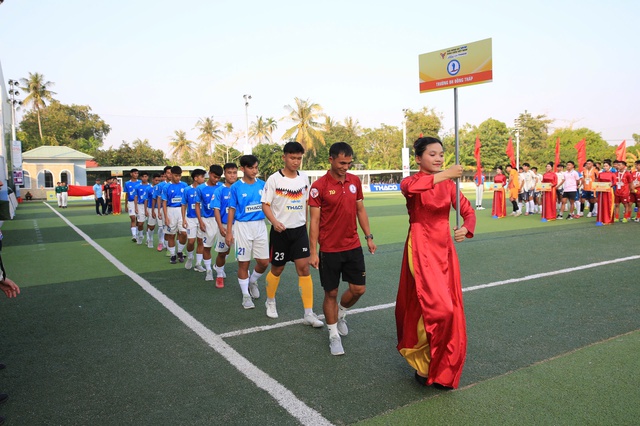H&agrave;ng ng&agrave;n người &lsquo;tiếp lửa&rsquo; lễ khai mạc v&ograve;ng loại T&acirc;y Nam bộ TNSV THACO cup 2026- Ảnh 10.
