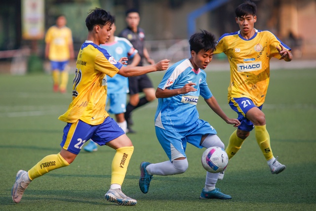 Trường ĐH Phương Đ&ocirc;ng 3-3 ĐH Kinh tế quốc d&acirc;n: Rượt đuổi ngoạn mục - Ảnh 2.