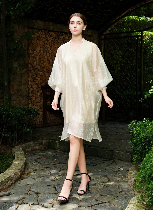 5 chiếc váy midi sang trọng, hợp cả đi làm lẫn đi tiệc cuối năm- Ảnh 7. 5 chiếc váy midi sang trọng, hợp cả đi làm lẫn đi tiệc cuối năm- Ảnh 7.