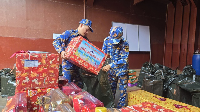 Mang xu&acirc;n ấm đến nh&agrave; gi&agrave;n DK1 v&agrave; thềm lục địa ph&iacute;a nam Tổ quốc- Ảnh 11.