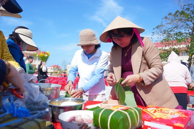 'Chung vị tết Việt - Gắn kết muôn miền' đang diễn ra tại 16 tỉnh, thành phố- Ảnh 2. 'Chung vị tết Việt - Gắn kết muôn miền' đang diễn ra tại 16 tỉnh, thành phố- Ảnh 2.