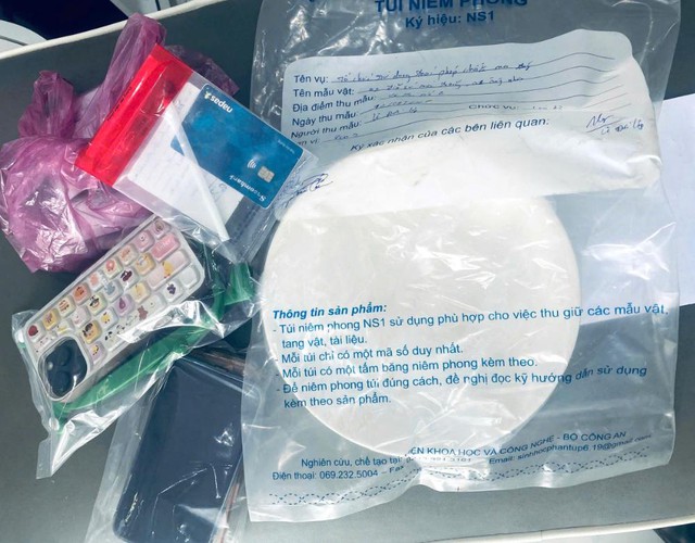 Đồng Nai bắt quả tang nh&oacute;m nam nữ 'bay lắc' ma t&uacute;y trong ph&ograve;ng ngủ- Ảnh 2.