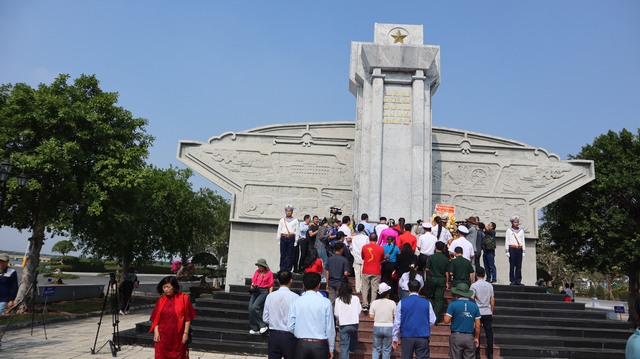 Mang xu&acirc;n ấm đến nh&agrave; gi&agrave;n DK1 v&agrave; thềm lục địa ph&iacute;a nam Tổ quốc- Ảnh 9.