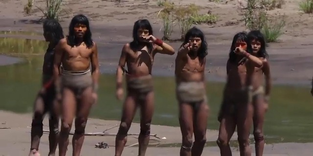 Những h&igrave;nh ảnh r&otilde; n&eacute;t đầu ti&ecirc;n về bộ lạc chưa từng tiếp x&uacute;c với b&ecirc;n ngo&agrave;i - Ảnh 1.