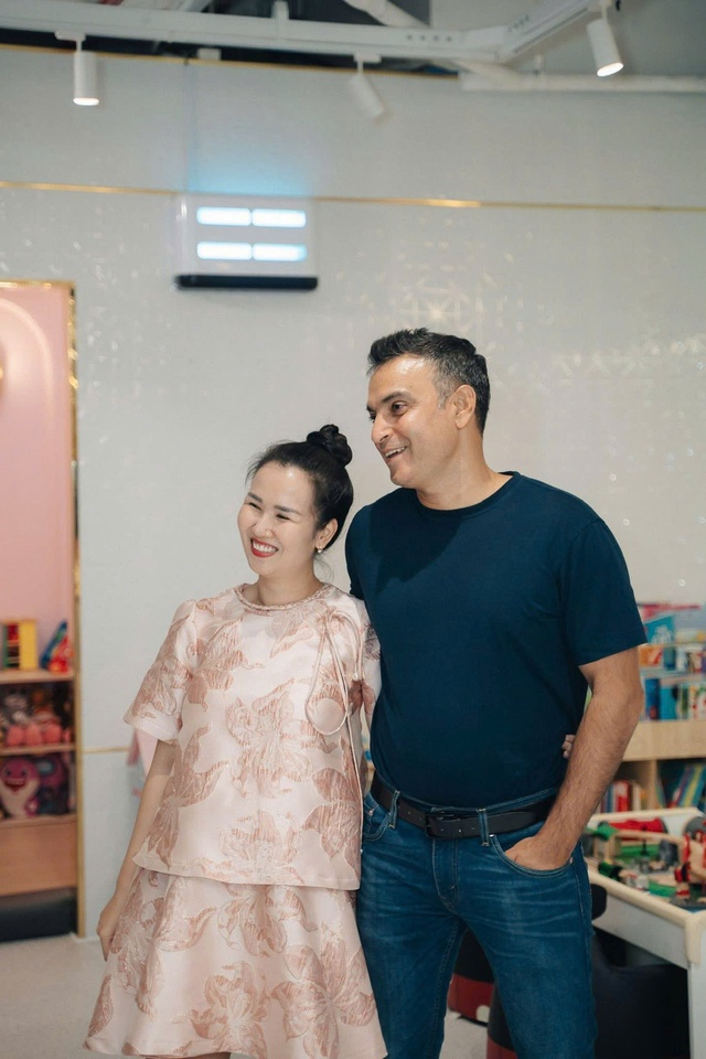 Võ Hạ Trâm và chồng Ấn Độ sau 7 năm 'về chung nhà'- Ảnh 3. Võ Hạ Trâm và chồng Ấn Độ sau 7 năm 'về chung nhà'- Ảnh 3.