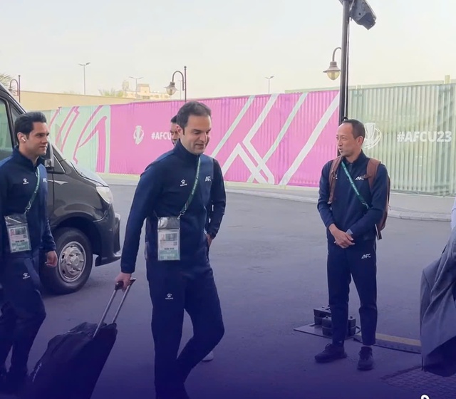 '&Ocirc;ng vua thẻ phạt' đ&atilde; tới s&acirc;n, sẵn s&agrave;ng điều h&agrave;nh &lsquo;mượt&rsquo; tứ kết U.23 Việt Nam đại chiến UAE- Ảnh 2.