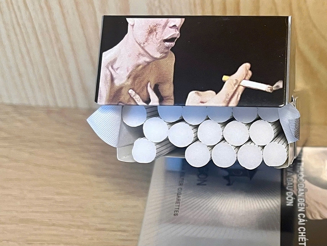 Đề xuất phạt nguội đối với h&agrave;nh vi h&uacute;t thuốc l&aacute; điện tử tại nơi cấm - Ảnh 1.