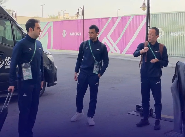 '&Ocirc;ng vua thẻ phạt' đ&atilde; tới s&acirc;n, sẵn s&agrave;ng điều h&agrave;nh &lsquo;mượt&rsquo; tứ kết U.23 Việt Nam đại chiến UAE- Ảnh 1.