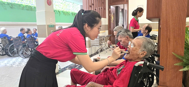Nương tựa người dưng: Chăm sóc người cao tuổi tại viện dưỡng lão - Ảnh 3. Nương tựa người dưng: Chăm sóc người cao tuổi tại viện dưỡng lão - Ảnh 3.