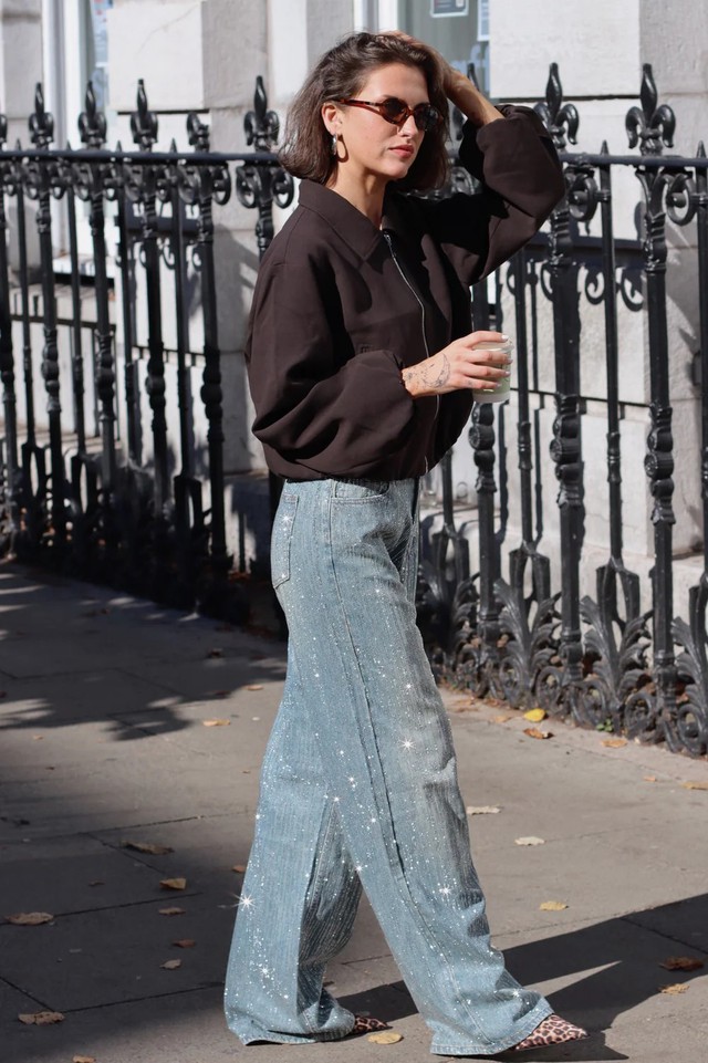 Xu hướng quần jeans lấp lánh đang làm bừng sáng năm 2026- Ảnh 3.