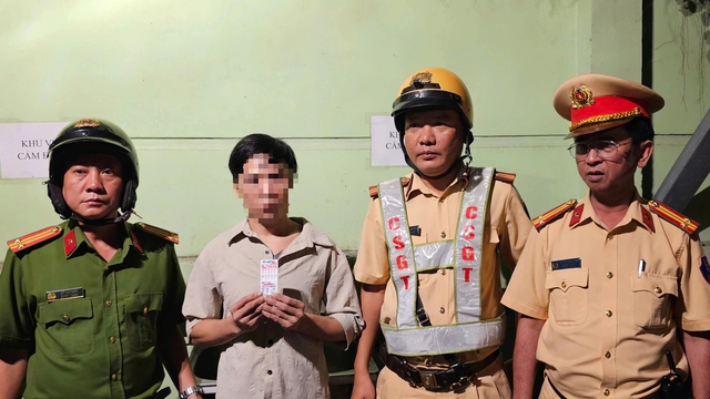 Kiểm tra ma t&uacute;y tại chợ đầu mối Thủ Đức, bốc xếp dương t&iacute;nh ma t&uacute;y - Ảnh 3.