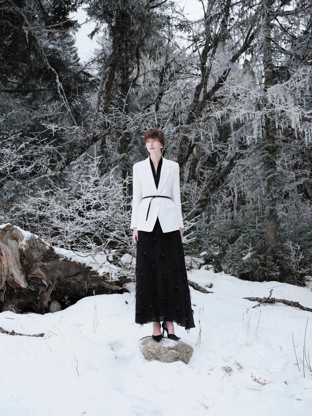 Blazer thắt eo vừa thanh lịch, tinh tế vừa tạo vẻ ngoài chuyên nghiệp- Ảnh 6.