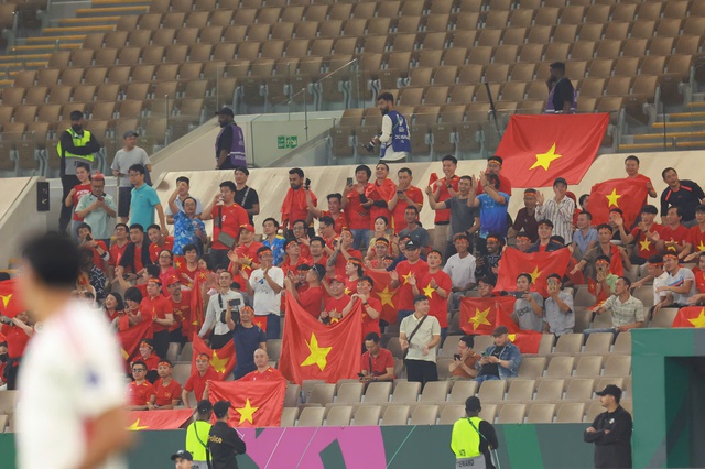 'Cậu &uacute;t' L&ecirc; Ph&aacute;t thực sự... ph&aacute;t dưới 'ma thuật' của HLV Kim Sang-sik- Ảnh 4.