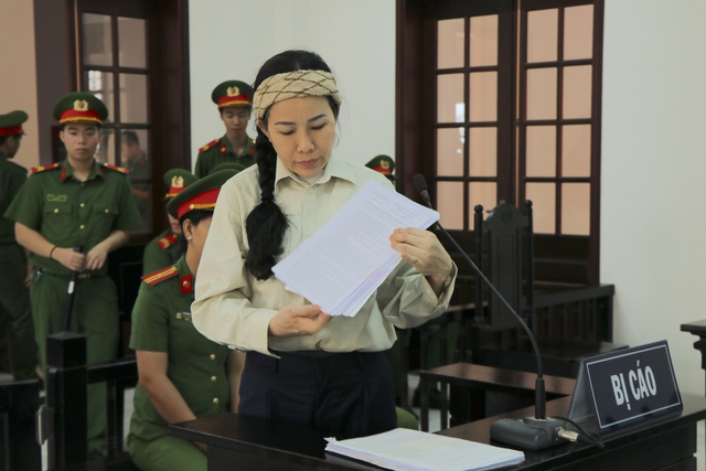 Tòa không đồng ý hoãn xét xử Đinh Thị Lan về vụ xúc phạm Nguyễn Phương Hằng - Ảnh 1. Tòa không đồng ý hoãn xét xử Đinh Thị Lan về vụ xúc phạm Nguyễn Phương Hằng - Ảnh 1.